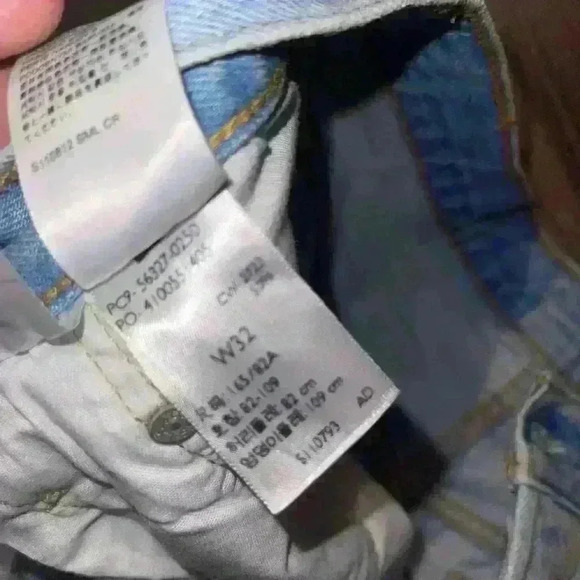 Levi 501 Jean Shorts - Picture 5 of 5